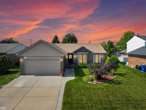 28467 Saint Louise, Warren, MI 48092
