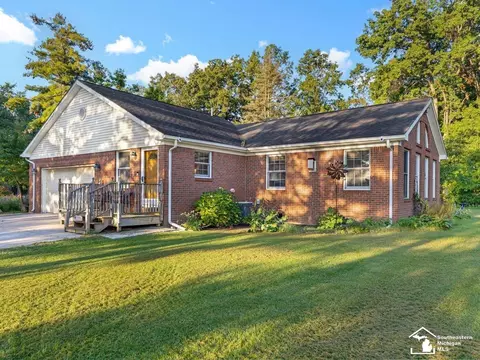 1218 Stumpmier, Monroe, MI 48162 photo 2