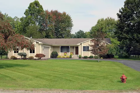 32450 King, New Boston, MI 48164