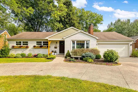 724 Shoreham, Grosse Pointe Woods, MI 48236