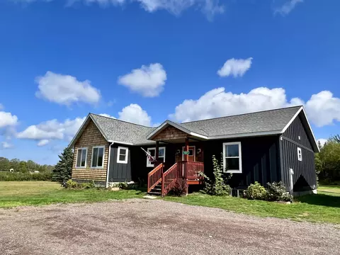 51526 Pontiac, Hancock, MI 49930