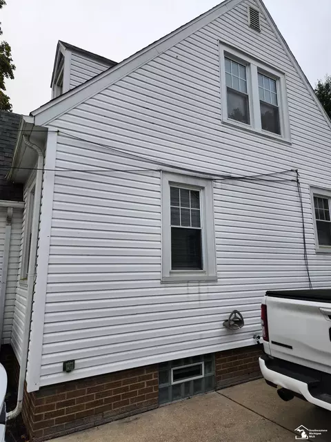 114 E Grv, Monroe, MI 48162 photo 19