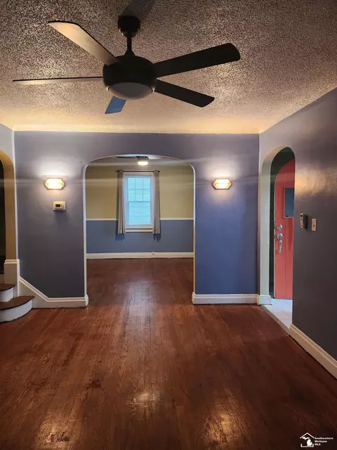 114 E Grv, Monroe, MI 48162 photo 2