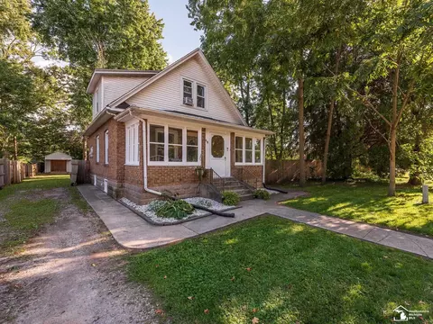 48 N Division, Petersburg, MI 49270