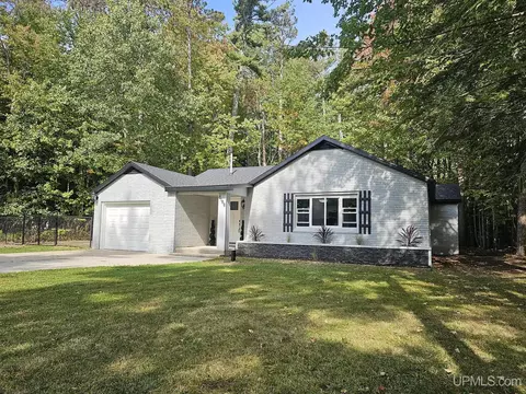 8188 W 14 Mile, Manistique, MI 49854