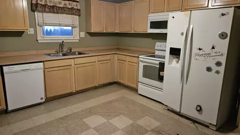 8677 Maxwell, Warren, MI 48089 photo 2