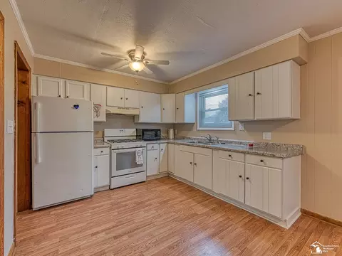 607 Railroad, Monroe, MI 48161 photo 2