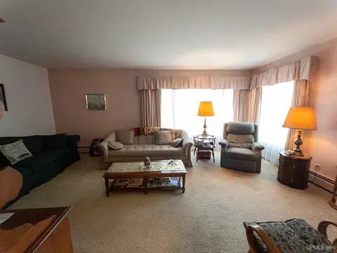 218 E Varnum, Munising, MI 49862 photo 3
