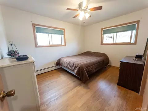 218 E Varnum, Munising, MI 49862 photo 12