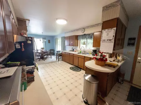218 E Varnum, Munising, MI 49862 photo 7
