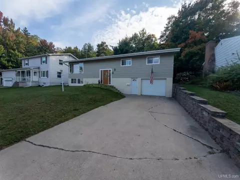 218 E Varnum, Munising, MI 49862 photo 26