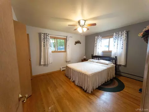 218 E Varnum, Munising, MI 49862 photo 13