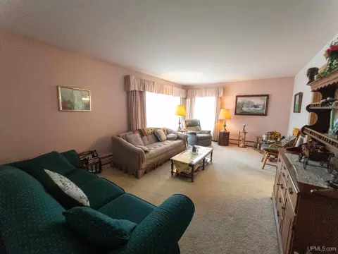 218 E Varnum, Munising, MI 49862 photo 4