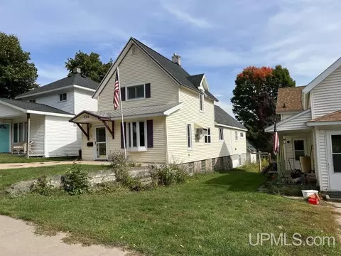 926 W Superior, Munising, MI 49862