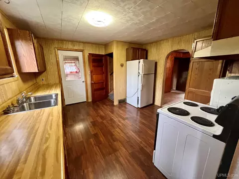 9 Baker, Caspian, MI 49915 photo 2