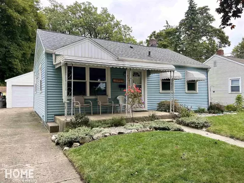 904 N Saginaw, Owosso, MI 48867