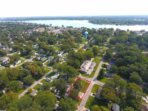 902 Liberty, Algonac, MI 48001 photo 2