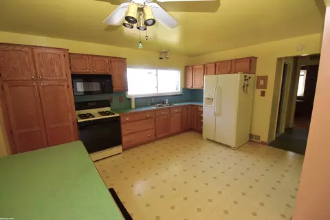 902 Liberty, Algonac, MI 48001 photo 8