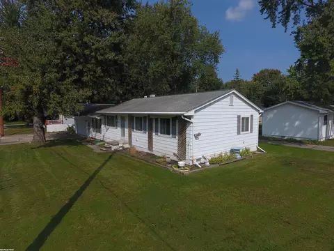 902 Liberty, Algonac, MI 48001 photo 4