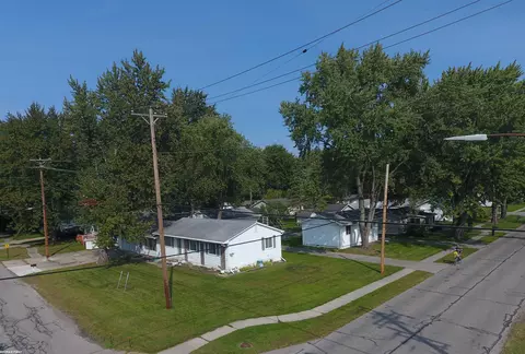 902 Liberty, Algonac, MI 48001 photo 3