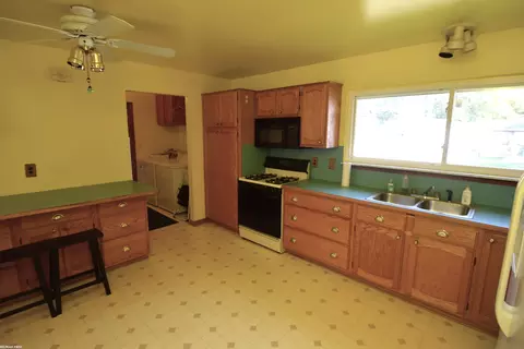 902 Liberty, Algonac, MI 48001 photo 9