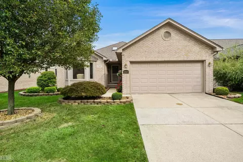 17837 Pointe, Clinton Township, MI 48038