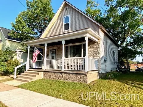 540 W W Rdg, Marquette, MI 49855