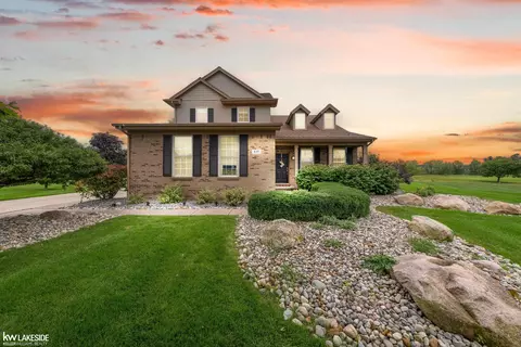 859 Eastlake, Oxford, MI 48371