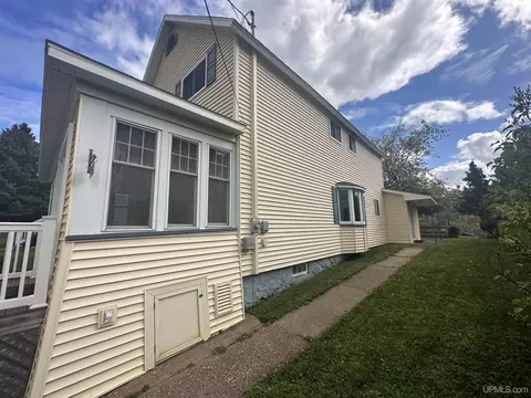 747 S S Pne, Ishpeming, MI 49849 photo 8