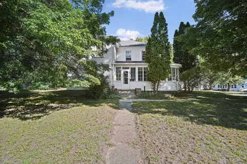 27 State, Hillsdale, MI 49242