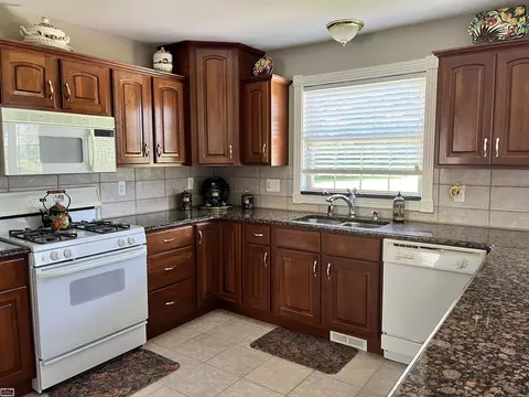 1205 Yule, Leonard, MI 48367 photo 18