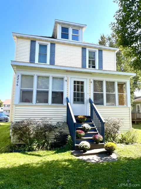2206 Longyear, Marquette, MI 49855