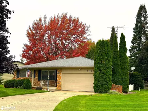 5407 Copley Sq, Grand Blanc, MI 48439