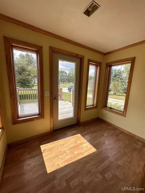 5554 J5, Escanaba, MI 49829 photo 4