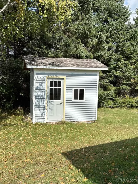 5554 J5, Escanaba, MI 49829 photo 27