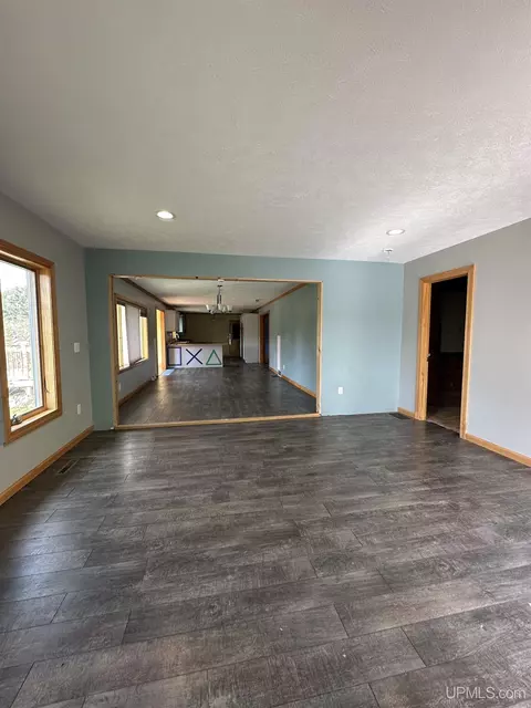 5554 J5, Escanaba, MI 49829 photo 9