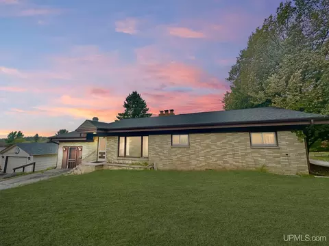 200 Tamarack, Iron Mountain, MI 49801