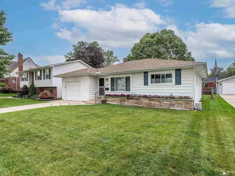 828 Waterloo, Monroe, MI 48161