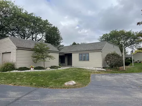 6338 Golf Lakes Ct C, Bay City, MI 48706