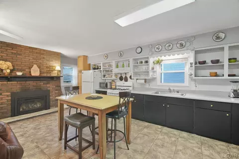 1023 E Hunt, Adrian, MI 49221 photo 22