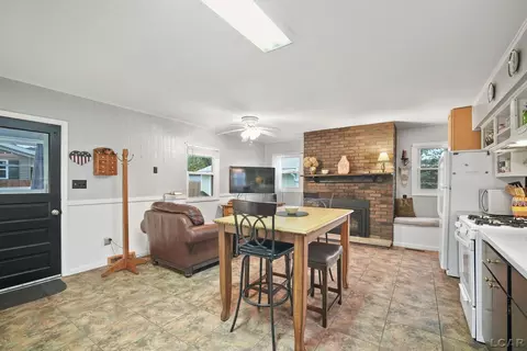 1023 E Hunt, Adrian, MI 49221 photo 16