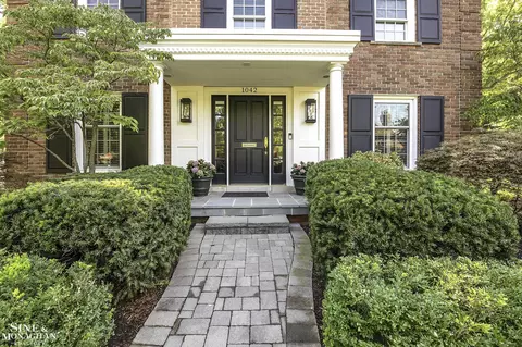 1042 Bishop, Grosse Pointe Park, MI 48230 photo 2