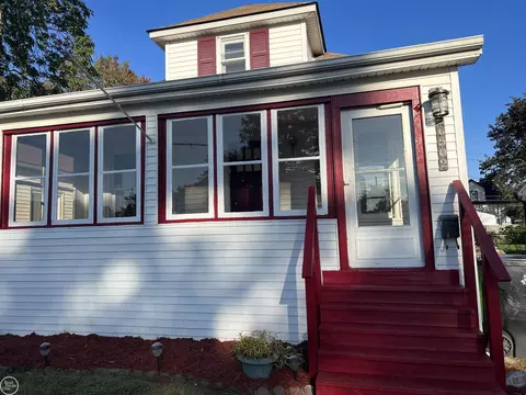 26502 Hollywood, Roseville, MI 48066