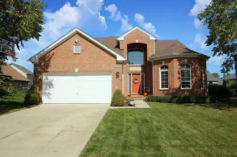 22261 Woodlake Dr, Macomb, MI 48044