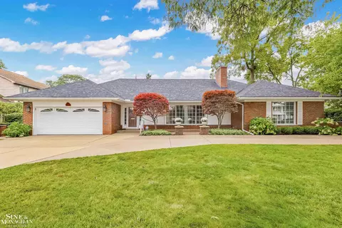 7 Crestwood, Grosse Pointe Shores, MI 48236