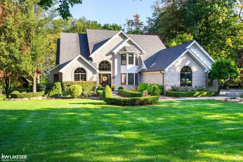 8793 Grand Oaks, Washington, MI 48095