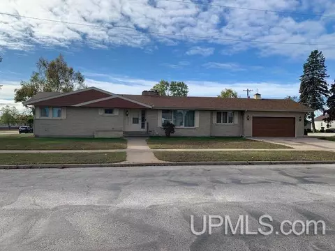 2211 S 3rd, Escanaba, MI 49829