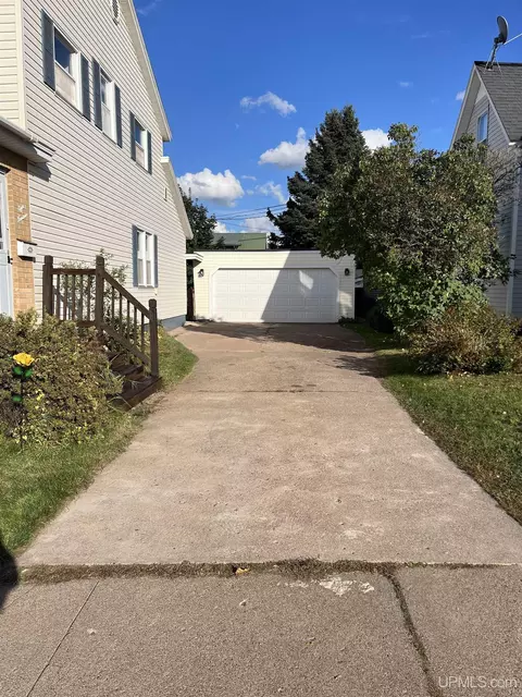 814 N Maple, Ishpeming, MI 49849 photo 2