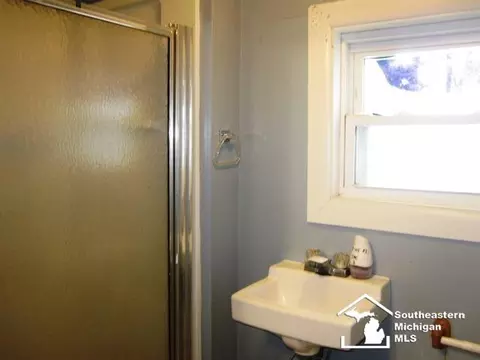 502 Ormsby #504 OSBY, Adrian, MI 49221 photo 5
