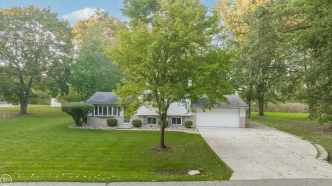 4760 Irwindale, Waterford, MI 48328
